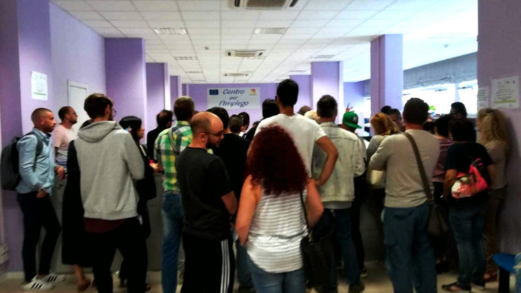 Reddito di cittadinanza, la paghetta assistenziale ai giovani