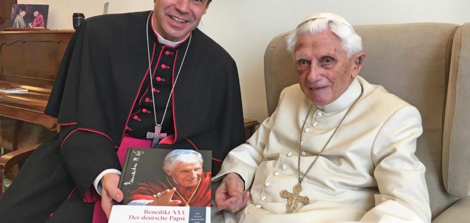L’emerito Ratzinger…