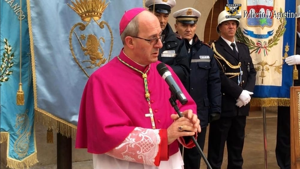 Carabiniere ucciso a Cagnano Varano: mons. Moscone (Manfredonia-Vieste), “nel Gargano la situazione è simile all’America Centrale”. “Non aumentiamo le armi” ma usiamo il Vangelo