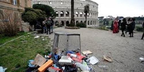 I disagi di Roma, a parte la Raggi, non sono “disagi tipicamente italiani”, piuttosto “tipicamente romani”. I Romani sono i cittadini più cafoni e maleducati d’Italia.