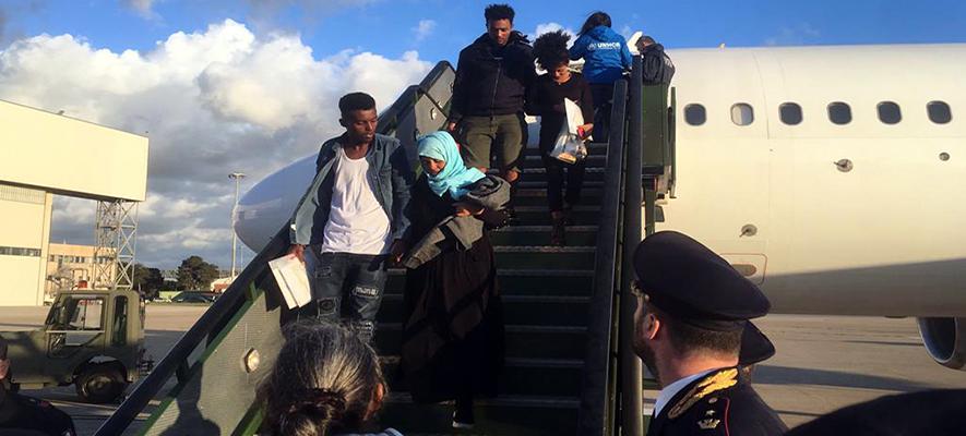 Volo umanitario dalla Libia, in Italia 147 richiedenti asilo