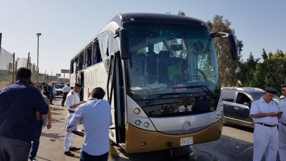 Una bomba è esplosa al passaggio di un bus di turisti alle Piramidi