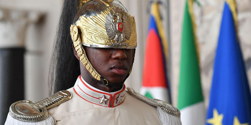 E di nuovo cominciano le consultazioni