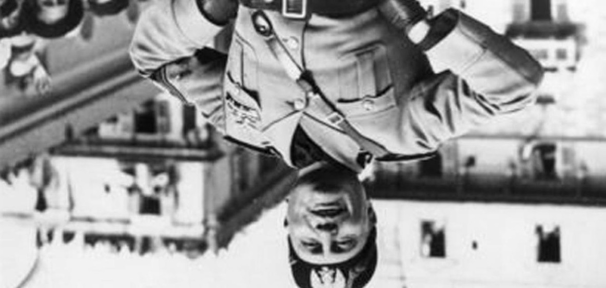 Videonews: Napoli, saluto fascista al funerale dell’ex presidente della Regione Antonio Rastrelli