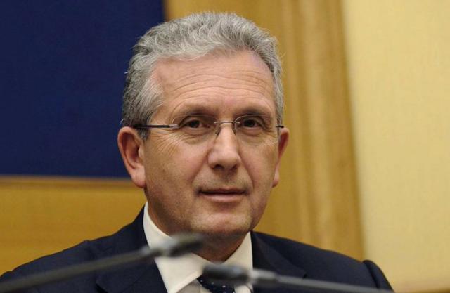 Deputato Librandi minaccia i finanzieri: “Io vi faccio sbattere fuori”