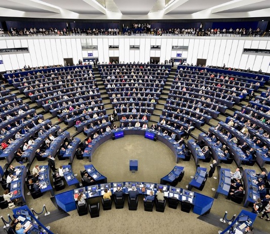 CONFINE GRECO-TURCO: L’EUROPARLAMENTO DICE “NO” A PRESSIONI DALLA TURCHIA E REGOLE COMUNI SULL’ASILO