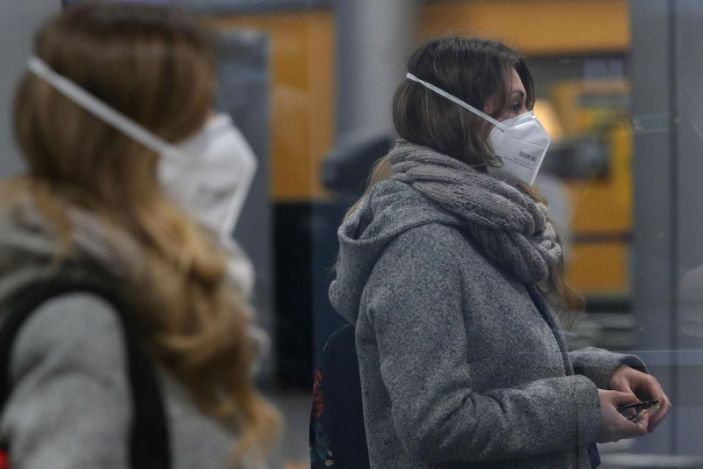 Esperto a Casa Bianca: “Virus si può diffondere anche senza starnuti e tosse”