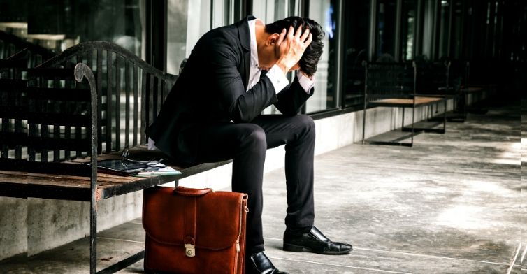 Macché rilancio, il governo discrimina i professionisti