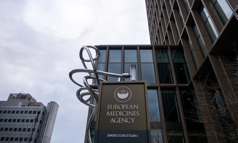 Per l’Ema i benefici di AstraZeneca superano i rischi ma il verdetto ci sarà giovedì