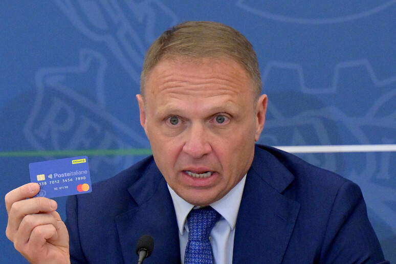 Social card, ecco come funzionerà. Arriva ‘Dedicata a te’