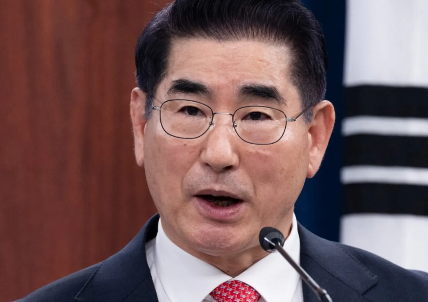 Sud Corea, l’ex ministro della difesa tenta il sudicio in carcere