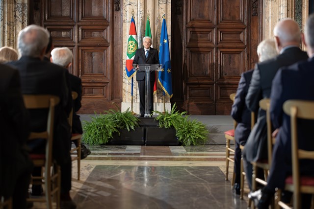 Mattarella: troppi squilibri nei salari