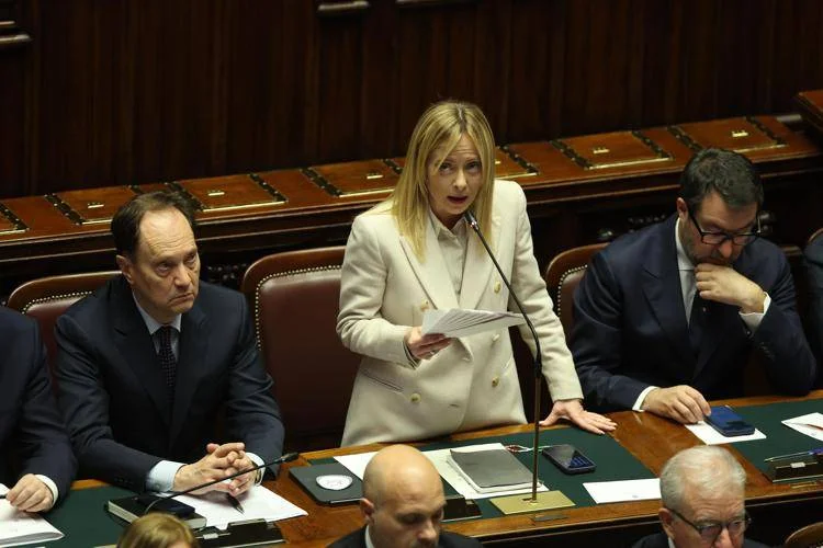 Meloni: “Da Russia pretese irragionevoli, mantenere pressione”. E ribadisce: “Italia non manderà soldati in Ucraina”