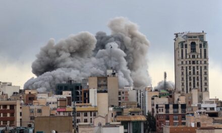 Iran, si allarga il fronte. Hegseth: “Non sarà una guerra infinita”. Tre caccia Usa abbattuti per errore dal Kuwait