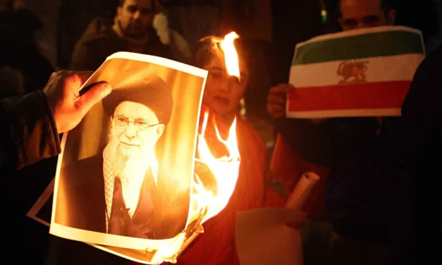 Iran, il tempo delle mezze misure è finito: la democrazia va sostenuta, anche con forza – di Gennaro Ruggiero