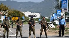 Crisi Teheran: Washington mantiene il blocco navale mentre si aprono spiragli di dialogo a Islamabad