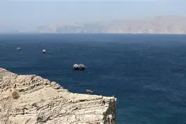 Negoziati in stallo: Hormuz nel mirino tra minacce e “Project Freedom”