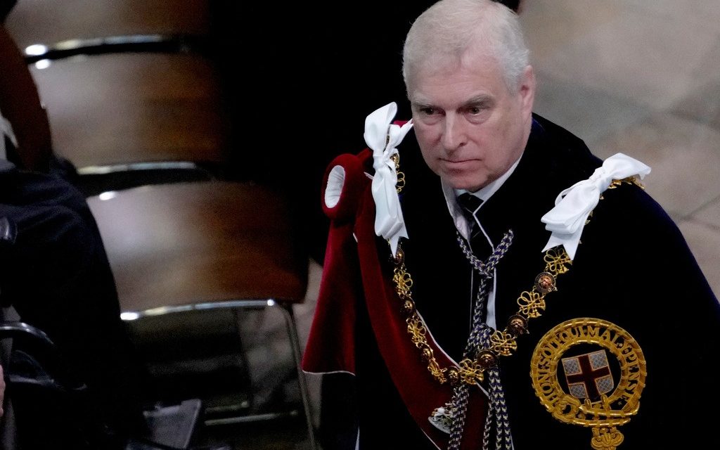 Londra, nuove accuse e vecchi documenti sul principe Andrea