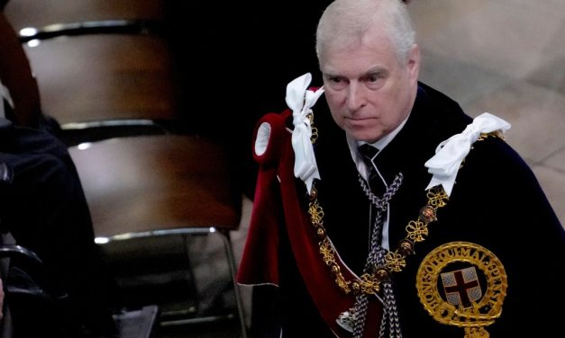 Londra, nuove accuse e vecchi documenti sul principe Andrea