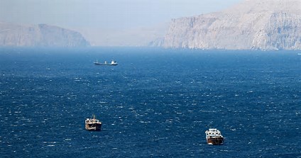 Stretto di Hormuz: tra manovre militari e negoziati