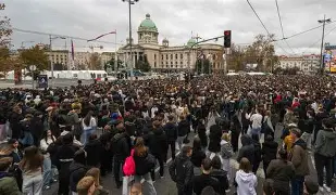 Piani turistici a Sazan: indagine e proteste in Albania contro il progetto Kushner-Trump