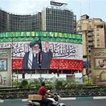 Raid della notte tra Usa e Iran: scambio di attacchi ma i canali diplomatici restano aperti