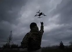 Escalation di attacchi aerei: sistemi antimissile sui tetti di Mosca e raid balistici russi su Kiev