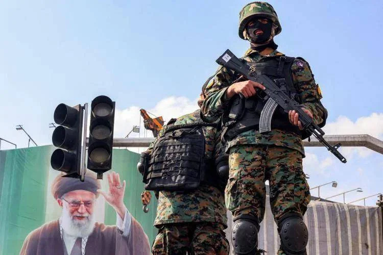 Crisi in Medio Oriente: l’Iran annuncia blocchi navali e interrompe i contatti con gli Stati Uniti