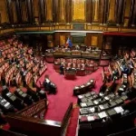 Stoppare i risarcimenti a chi delinque: l’emendamento del centrodestra e le divisioni nella maggioranza