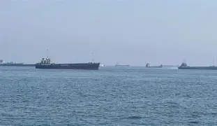 Tensioni tra Iran e Stati Uniti nello Stretto di Hormuz tra incidenti navali e contatti diplomatici
