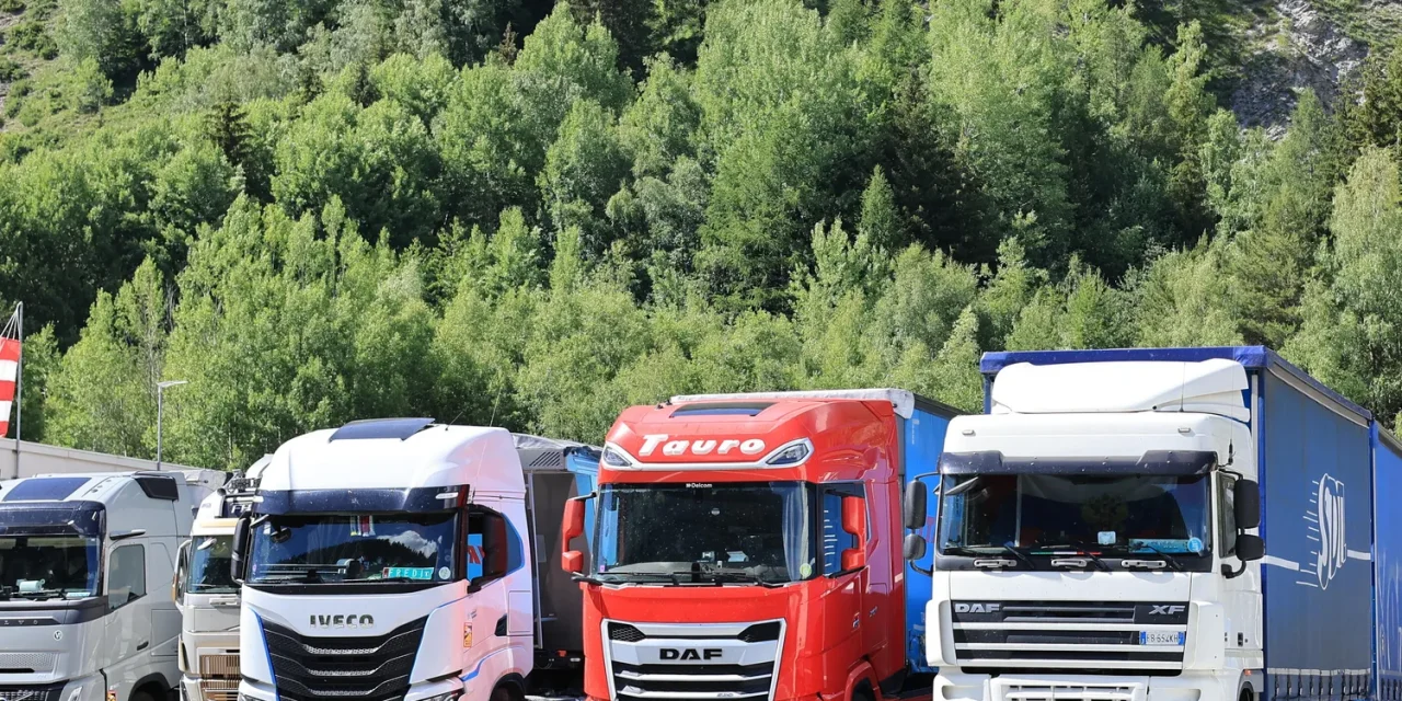 Via libera agli aiuti per autotrasporto, agricoltura e pesca. Molti tir revocano i blocchi, ma al Sud la protesta si allarga