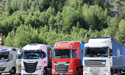 Via libera agli aiuti per autotrasporto, agricoltura e pesca. Molti tir revocano i blocchi, ma al Sud la protesta si allarga
